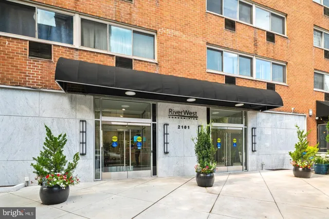 $1,600 | 2101-17 Chestnut Street, Unit 1711, Philadelphia, PA 19103