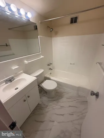 $1,600 | 2101-17 Chestnut Street, Unit 1711, Philadelphia, PA 19103