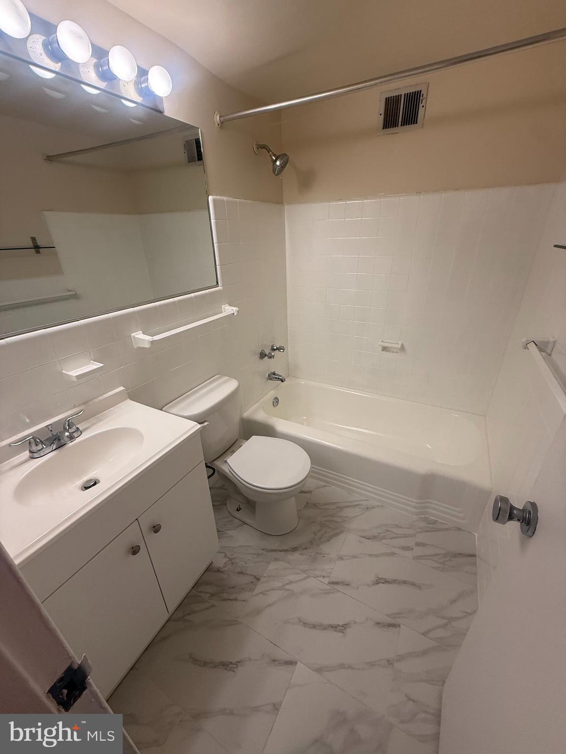 2101-17 Chestnut Street, Unit 1711 Philadelphia, PA 19103 - Photo 11 of 21