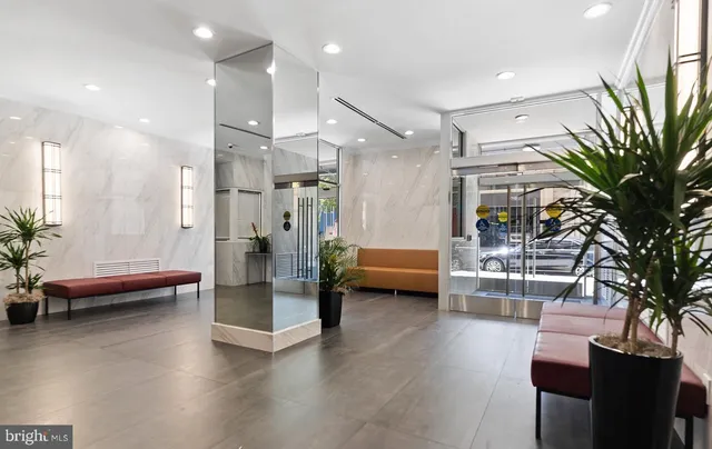 $1,600 | 2101-17 Chestnut Street, Unit 1711, Philadelphia, PA 19103