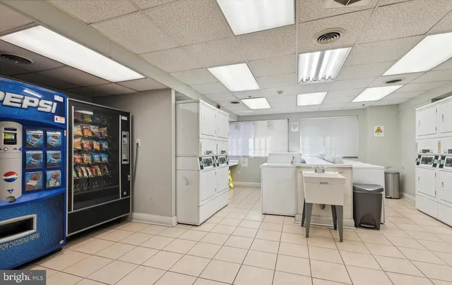 $1,600 | 2101-17 Chestnut Street, Unit 1711, Philadelphia, PA 19103