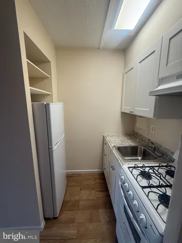 $1,600 | 2101-17 Chestnut Street, Unit 1711, Philadelphia, PA 19103