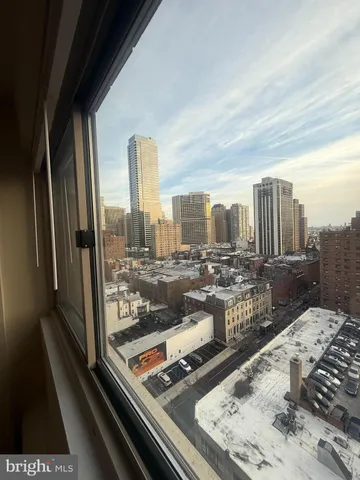 $1,600 | 2101-17 Chestnut Street, Unit 1711, Philadelphia, PA 19103