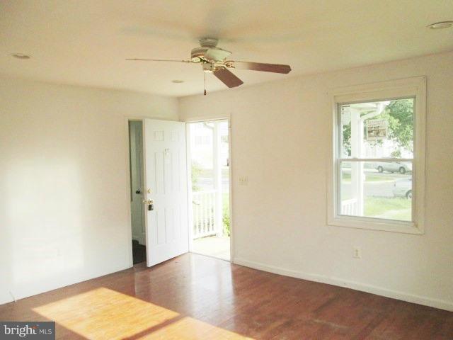 8211 Northview Road Baltimore, MD 21222 - Photo 9 of 26 Living Room