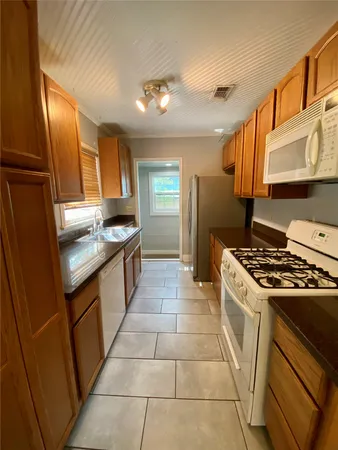 $1,600 | 1805 Garfield Street, Bastrop, TX 78602