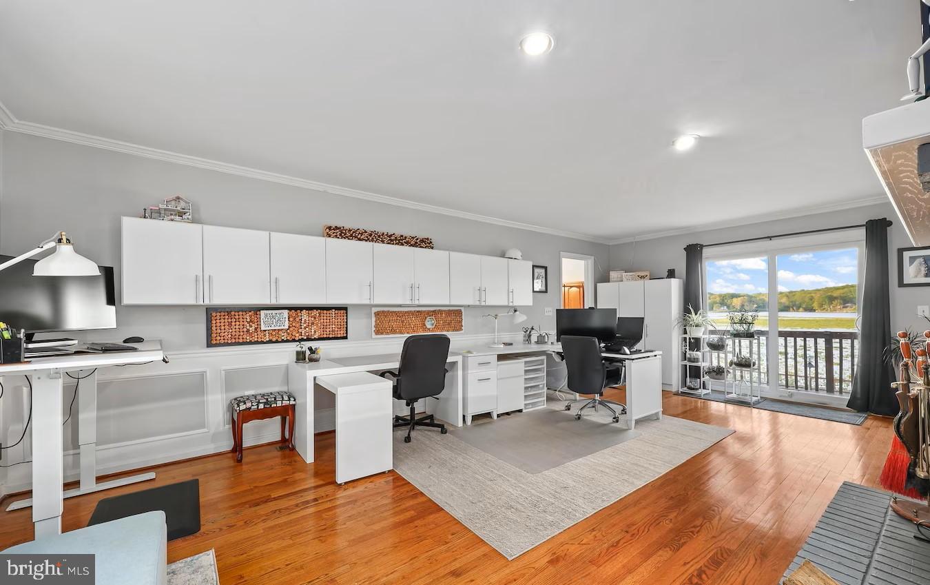 18505 Cabin Road Triangle, VA 22172 - Photo 16 of 40 a living room with stainless steel appliances furniture a rug kitchen view and a large window