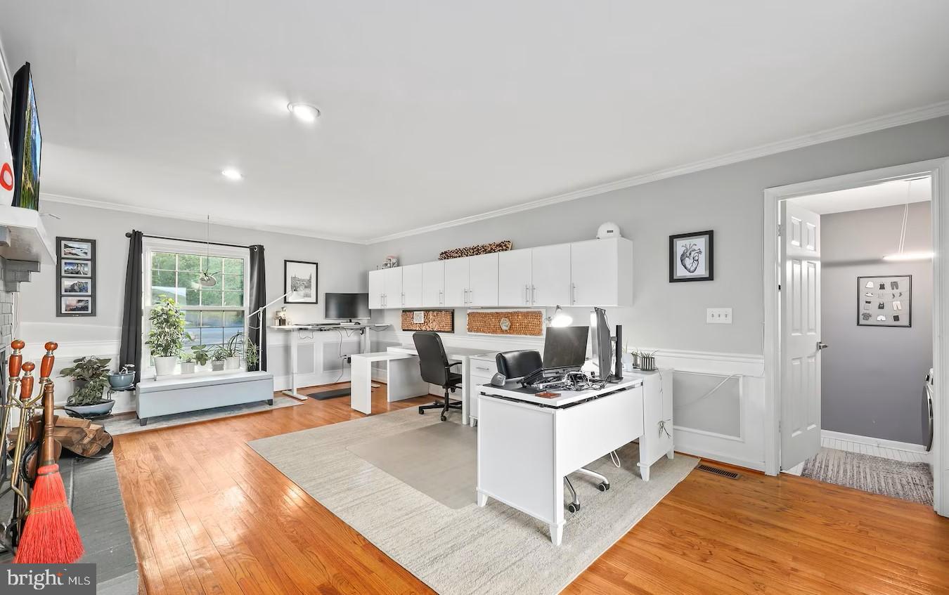 18505 Cabin Road Triangle, VA 22172 - Photo 17 of 40 a living room with furniture a rug kitchen view and a large window