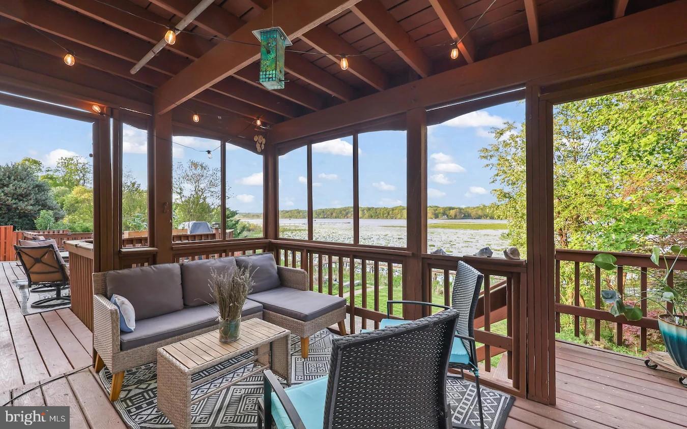 18505 Cabin Road Triangle, VA 22172 - Photo 29 of 40 a view of a living room with furniture