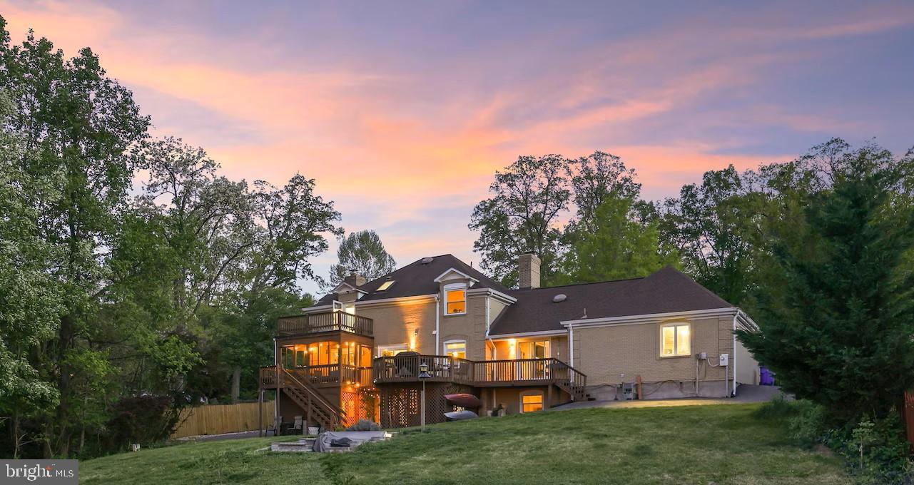 18505 Cabin Road Triangle, VA 22172 - Photo 30 of 40 a front view of a house with a yard