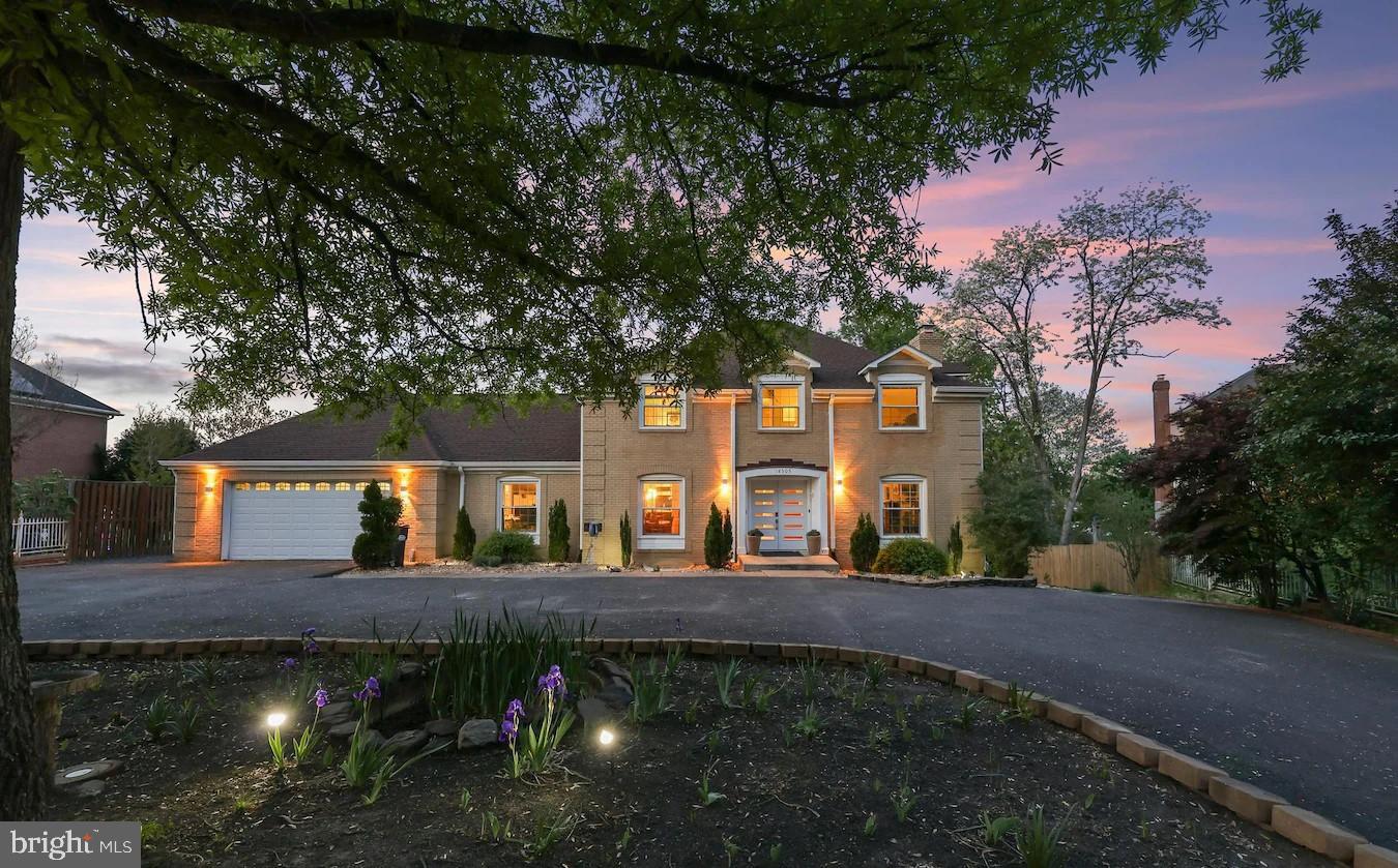 18505 Cabin Road Triangle, VA 22172 - Photo 31 of 40 a front view of a house with a yard