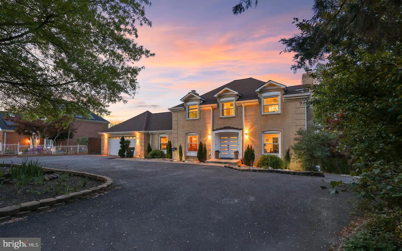 18505 Cabin Road Triangle, VA 22172 - Photo 32 of 40 a front view of a house with a yard