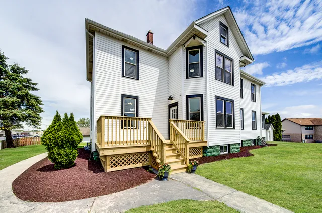 $648,000 | 18445 Kedzie Avenue, Homewood, IL 60430