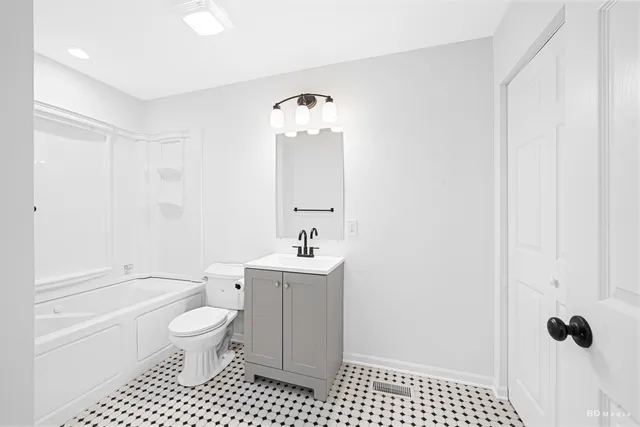 $648,000 | 18445 Kedzie Avenue, Homewood, IL 60430