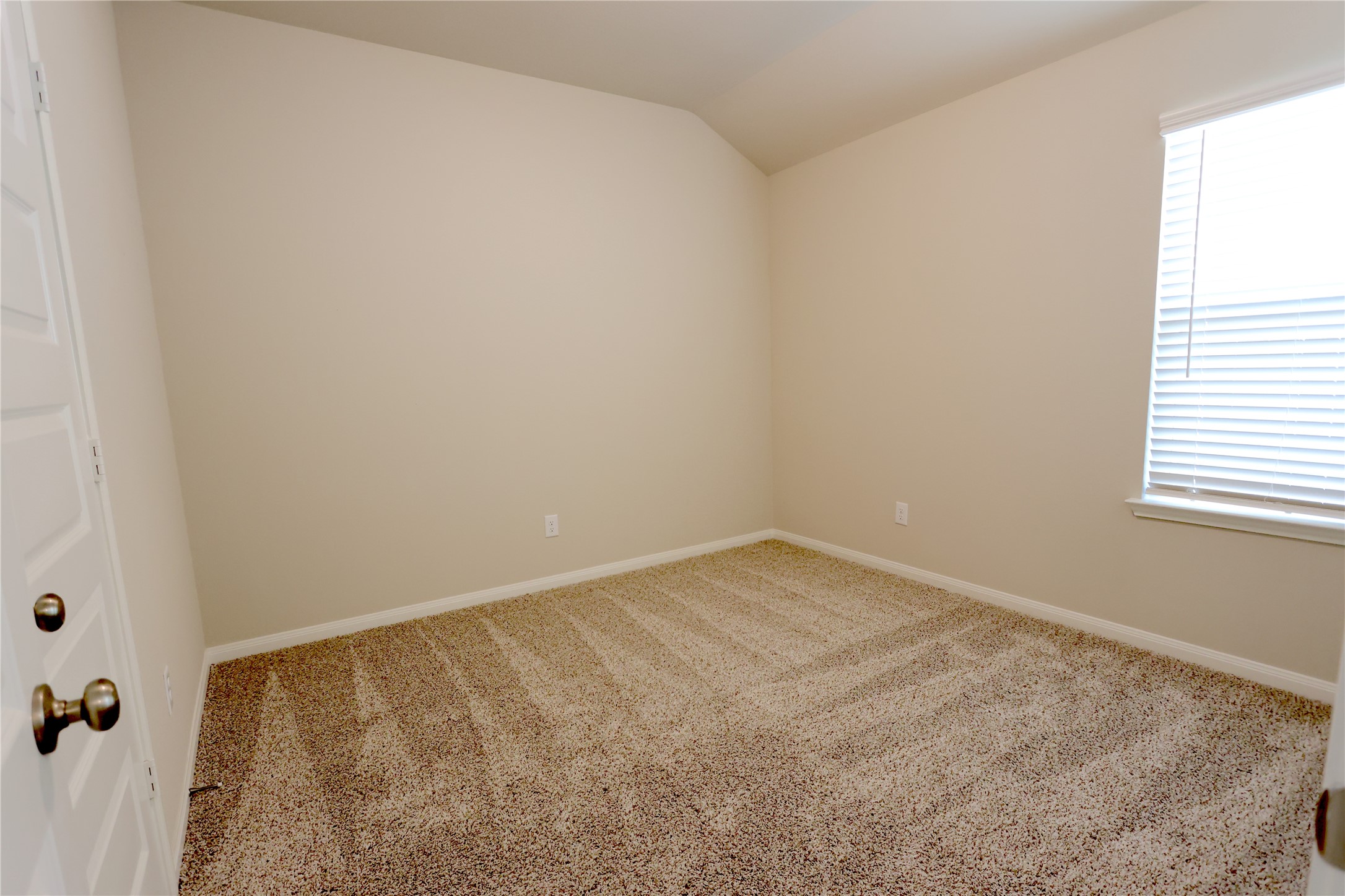 906 Pismo Lane Rosharon, TX 77583 - Photo 10 of 15 an empty room with a window