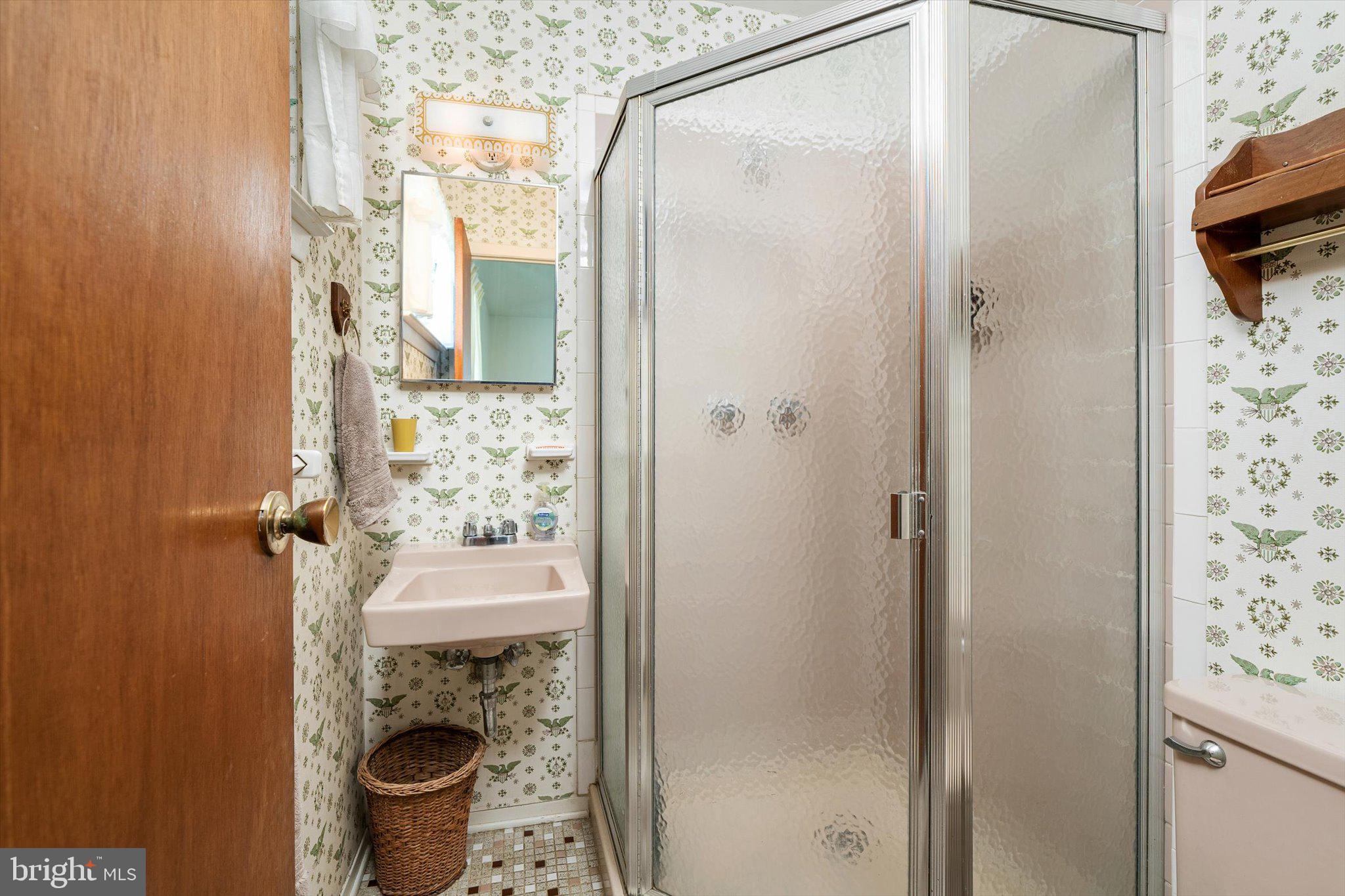 18 Compton Way Hamilton, NJ 08690 - Photo 19 of 28 a bathroom with a sink and a mirror