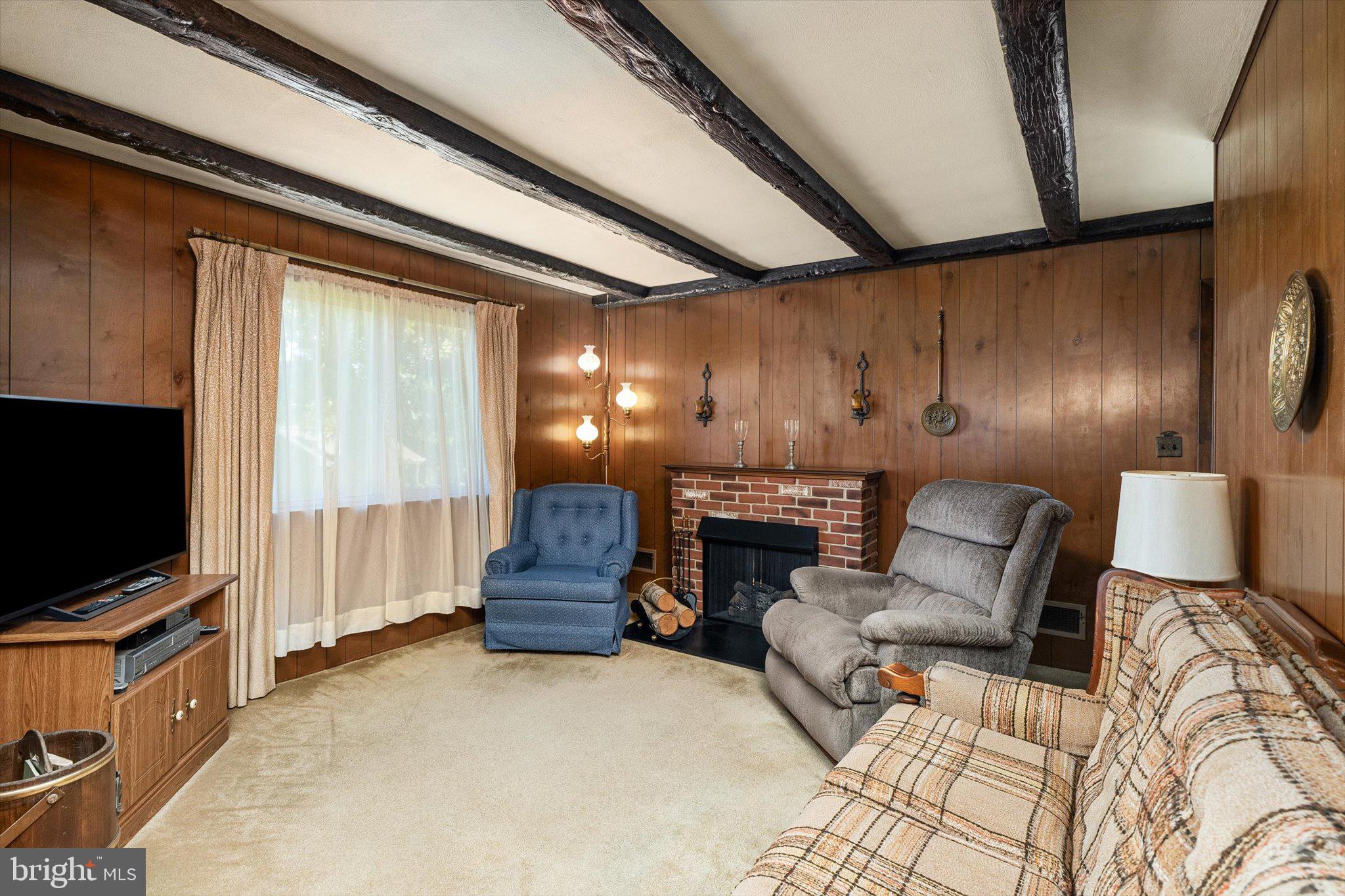 18 Compton Way Hamilton, NJ 08690 - Photo 10 of 28 a living room with furniture and a flat screen tv