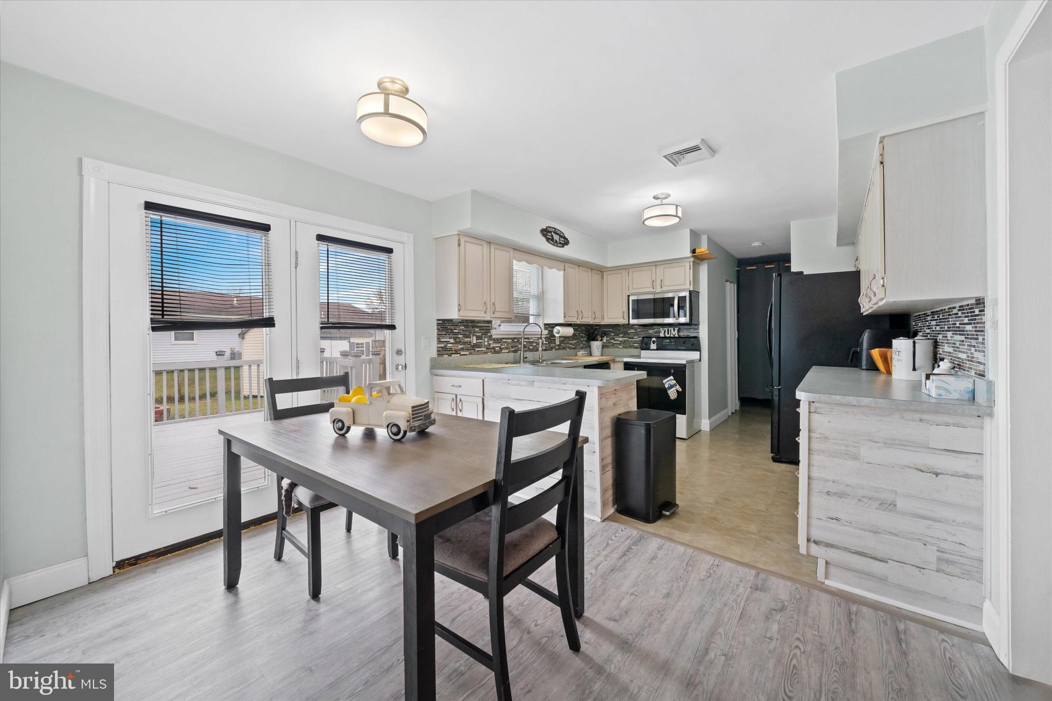 40 Shady Drive East Newark, DE 19713 - Photo 12 of 33 Eat-in Kitchen