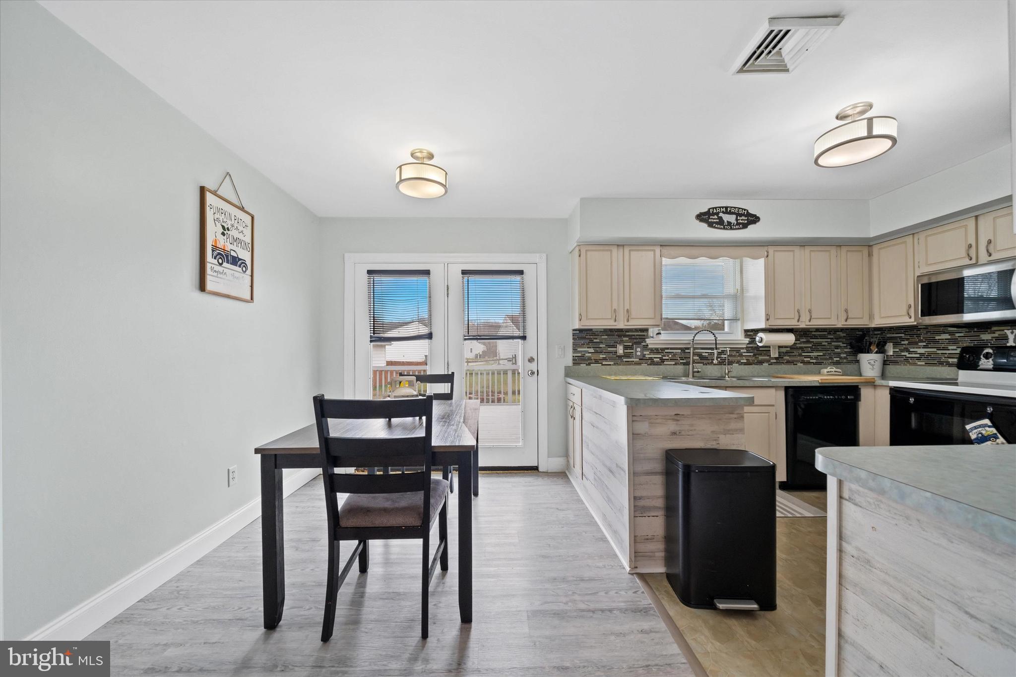 40 Shady Drive East Newark, DE 19713 - Photo 13 of 33 Eat-in Kitchen 2