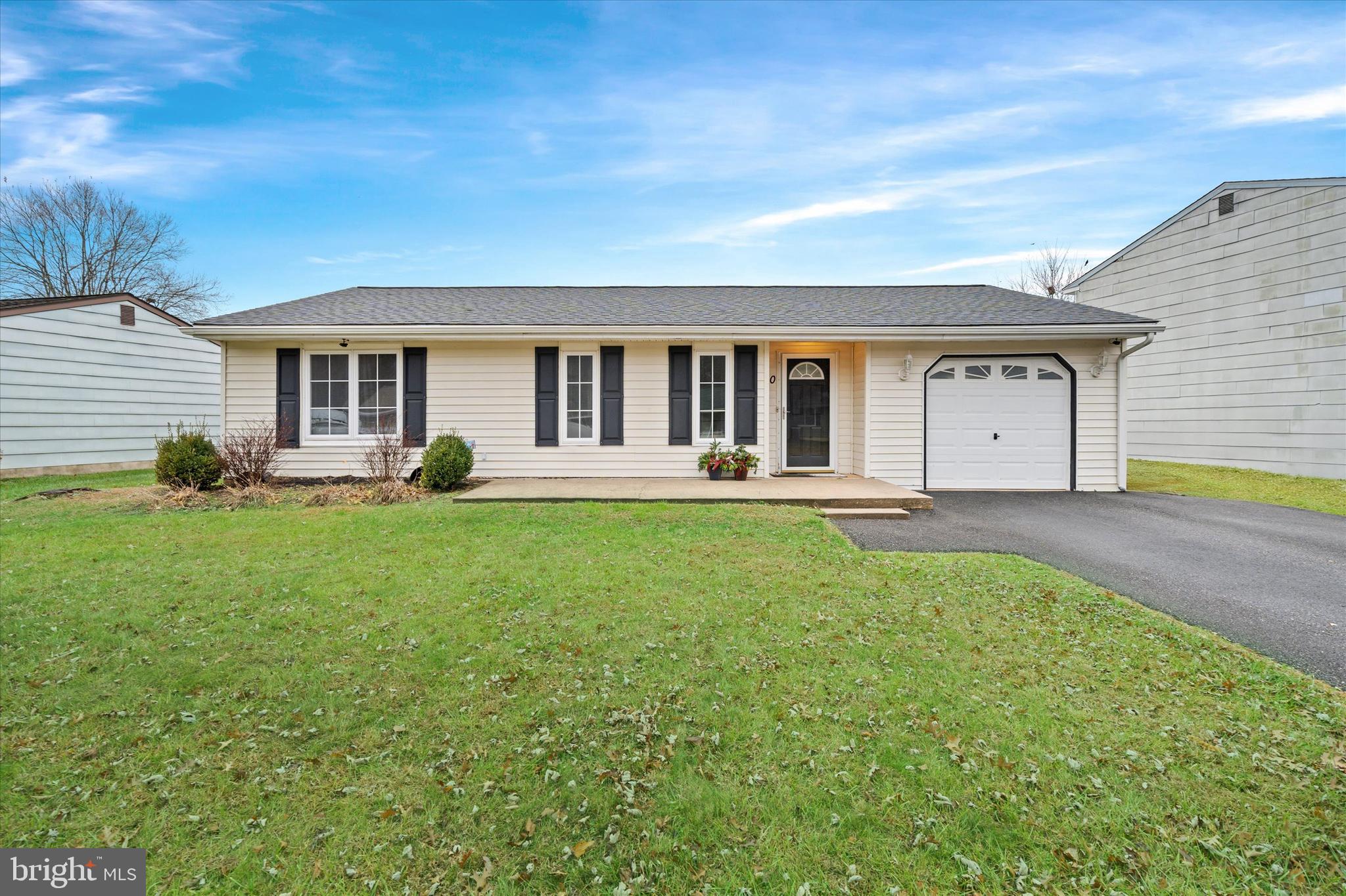 40 Shady Drive East Newark, DE 19713 - Photo 2 of 33 Front straight angle