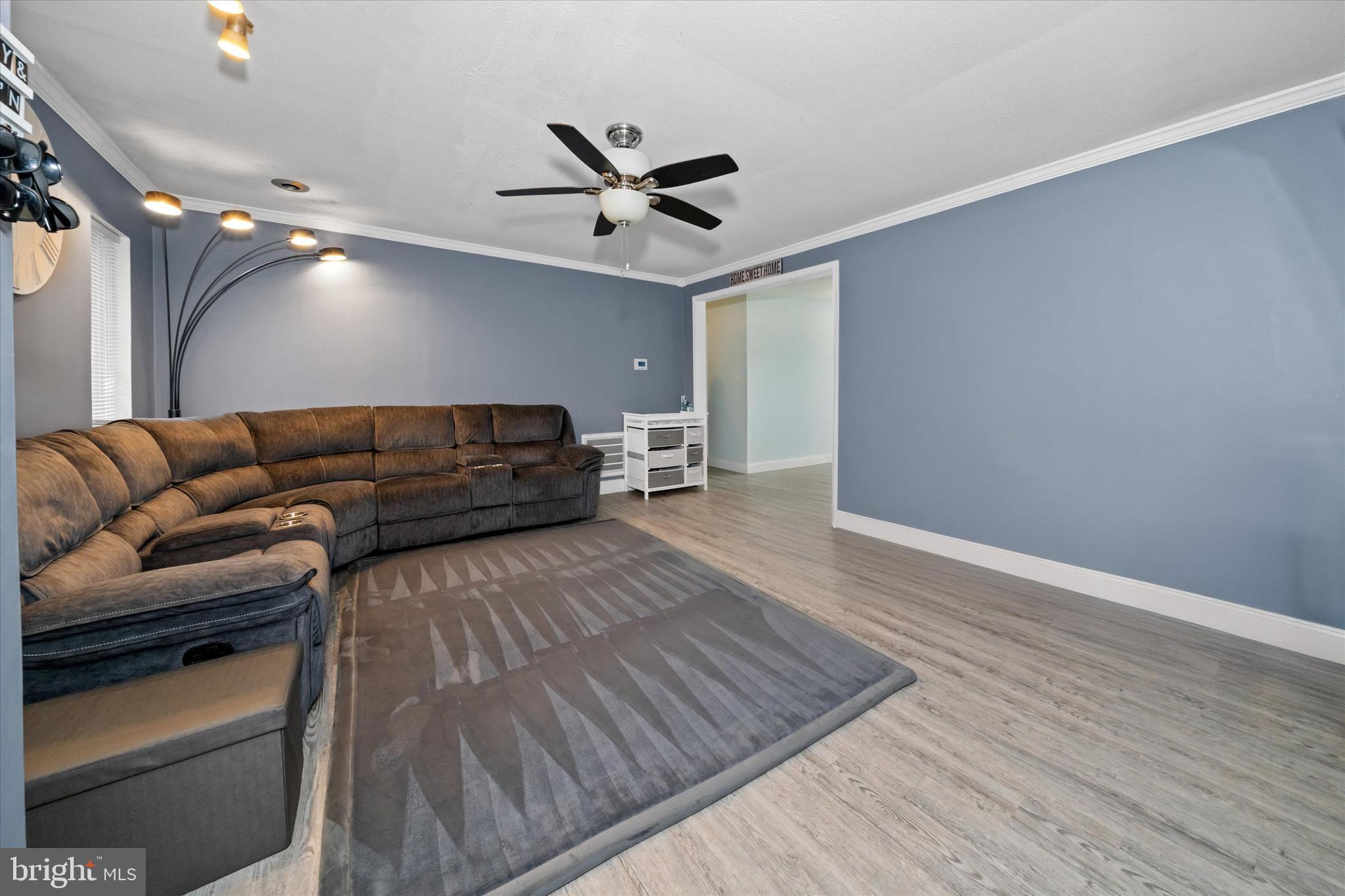 40 Shady Drive East Newark, DE 19713 - Photo 6 of 33 Living Room
