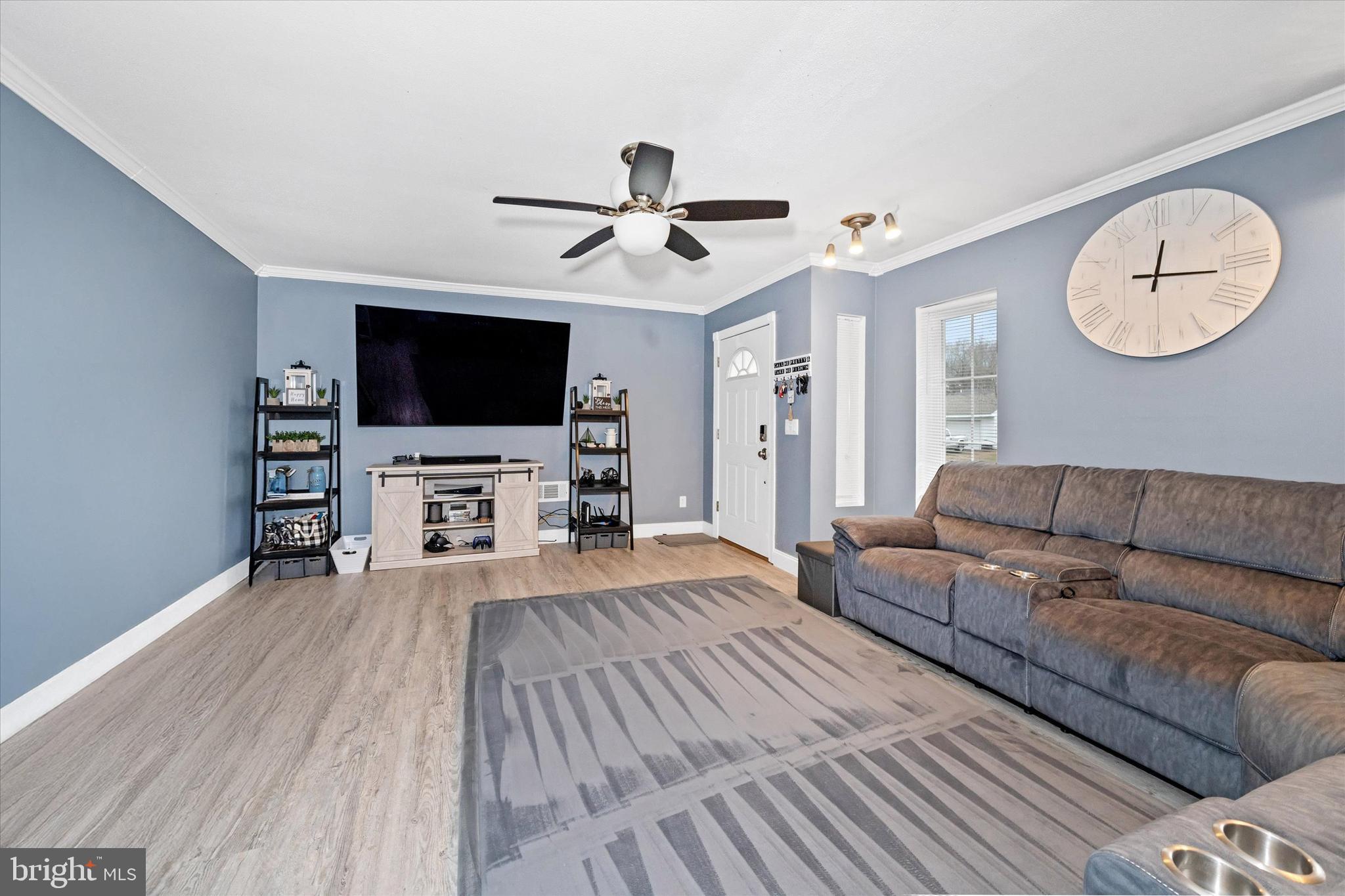40 Shady Drive East Newark, DE 19713 - Photo 7 of 33 Living Room 2