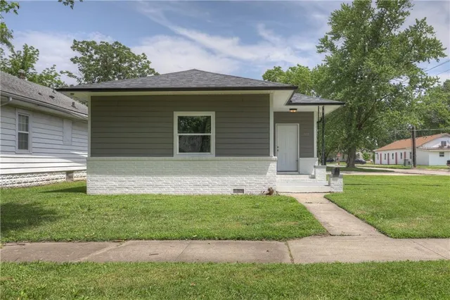 $179,900 | 702 West Kansas Street, Pittsburg, KS 66762