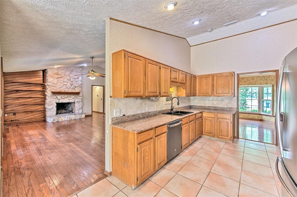 2102 Whitlock Place Dover, FL 33527 - Photo 13 of 45
