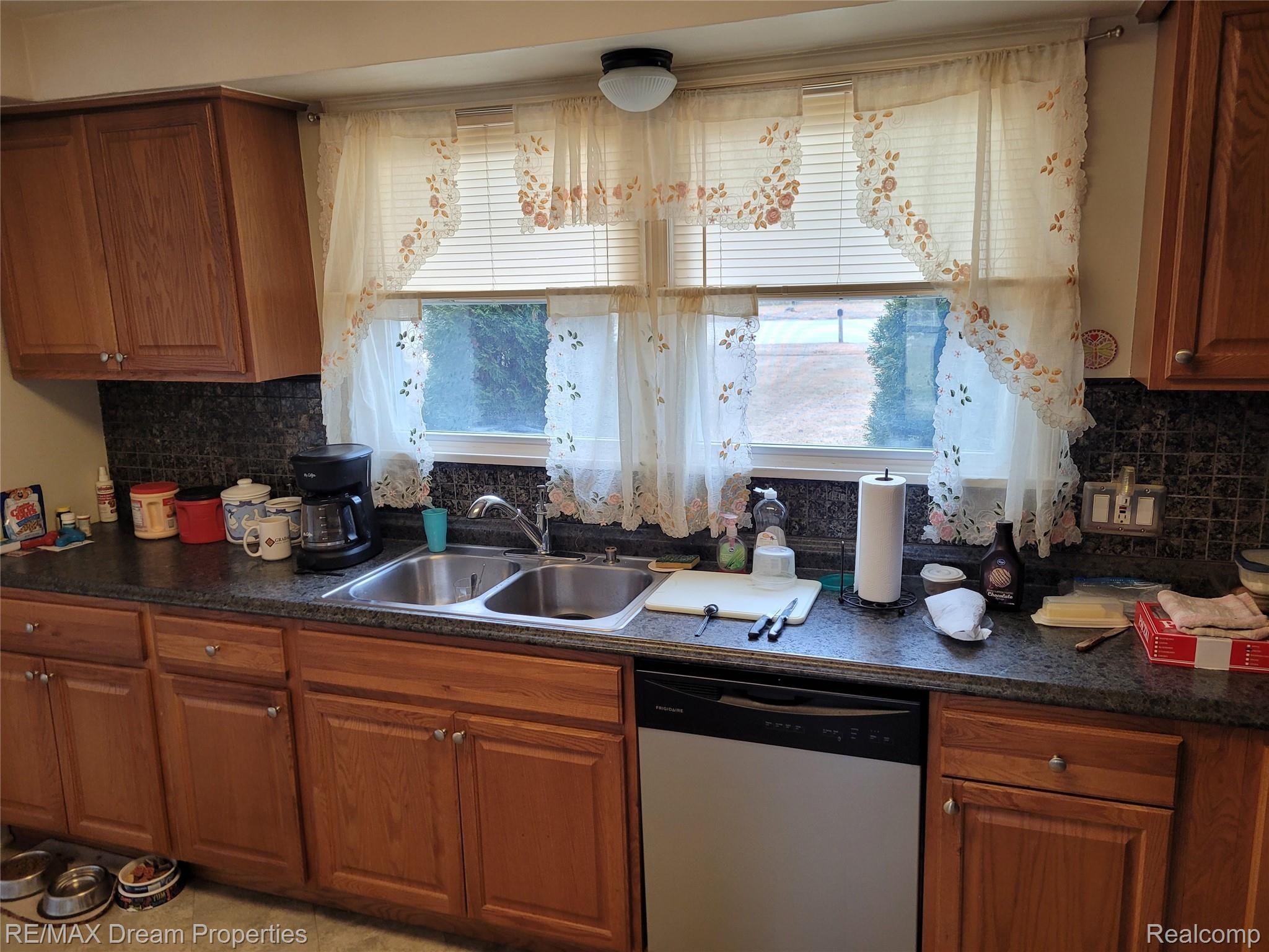 20118 Farmington Road Livonia, MI 48152 - Photo 16 of 20 20210310_140424.jpg