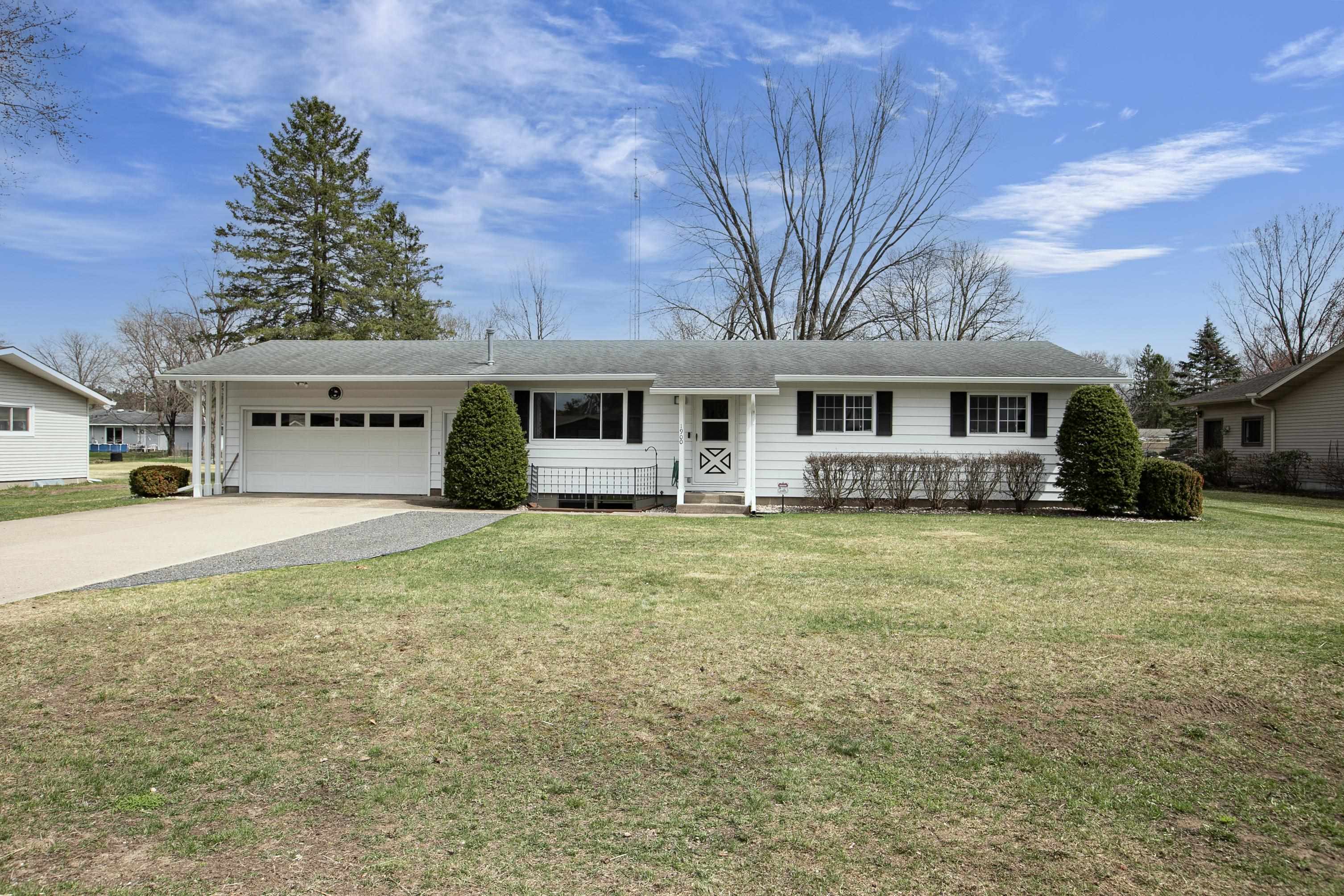 1900 Julie Lane Stevens Point, WI 54481 - Photo 2 of 47