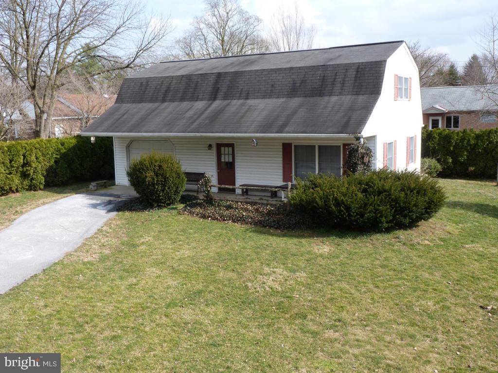 221 Rapho Street Manheim, PA 17545 - Photo 3 of 21 Gallery Image 3