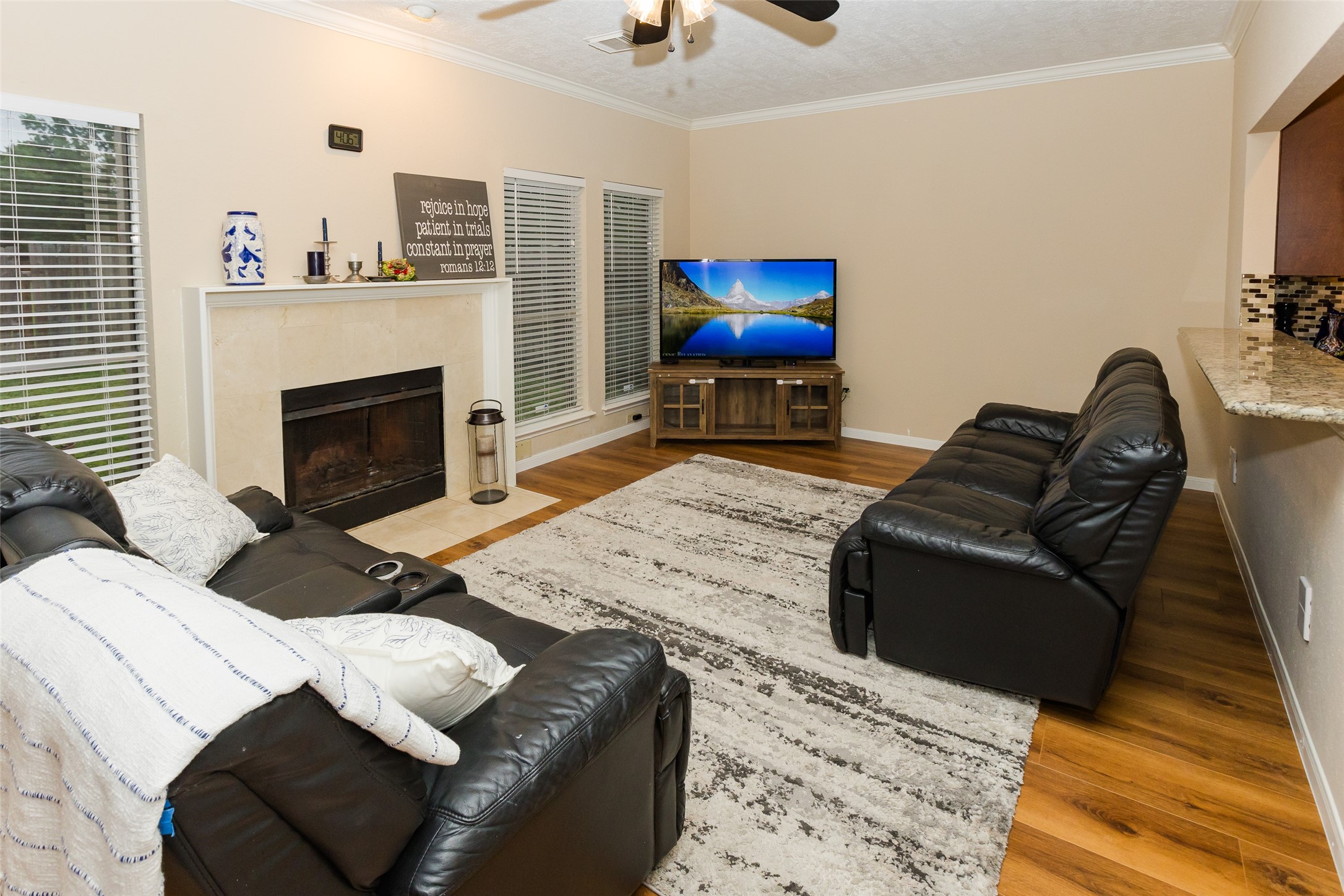14602 Liscomb Drive Houston, TX 77084 - Photo 15 of 48 Living Room