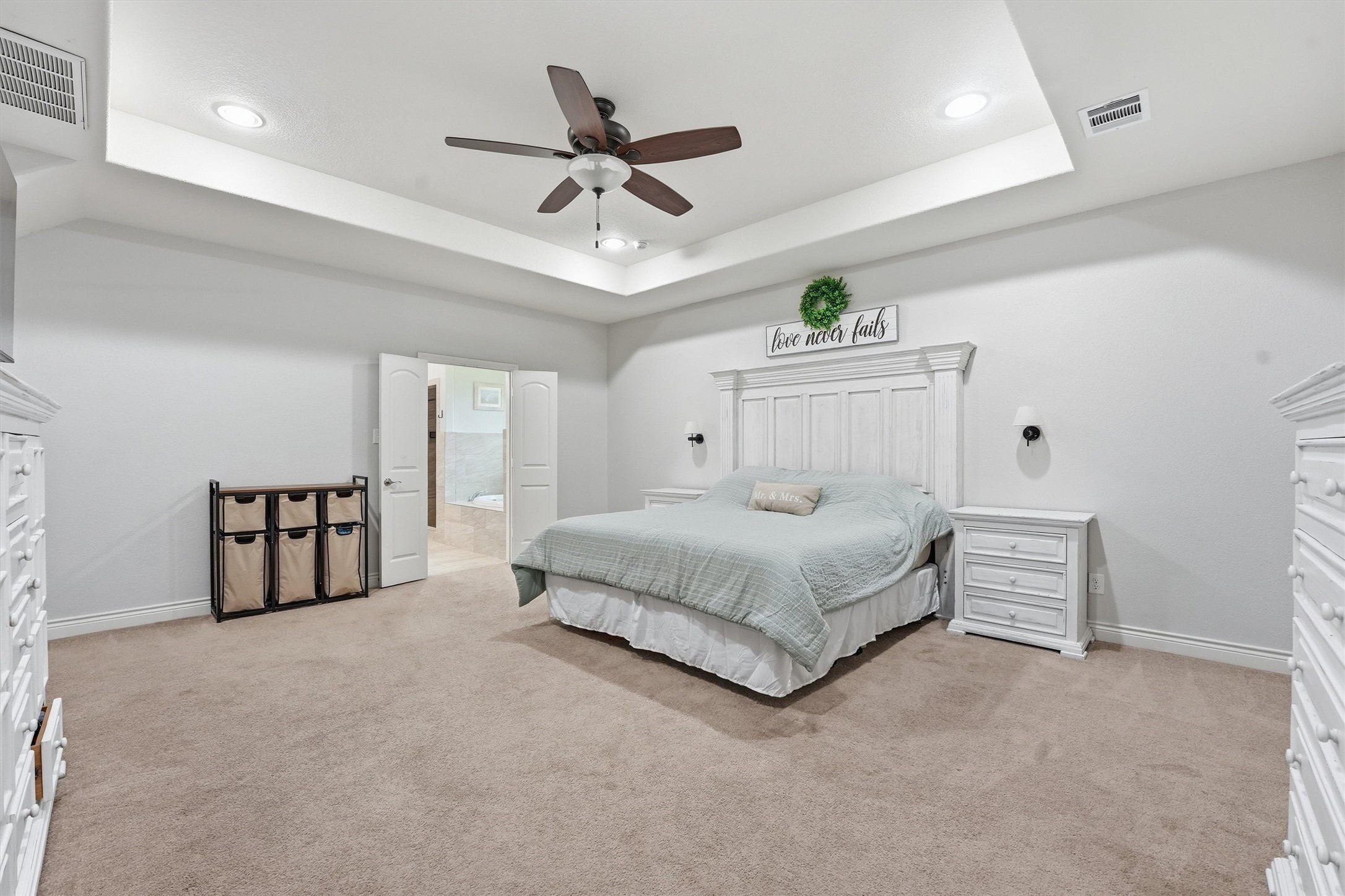 205 Kingspoint Conroe, TX 77356 - Photo 10 of 29 Primary bedroom