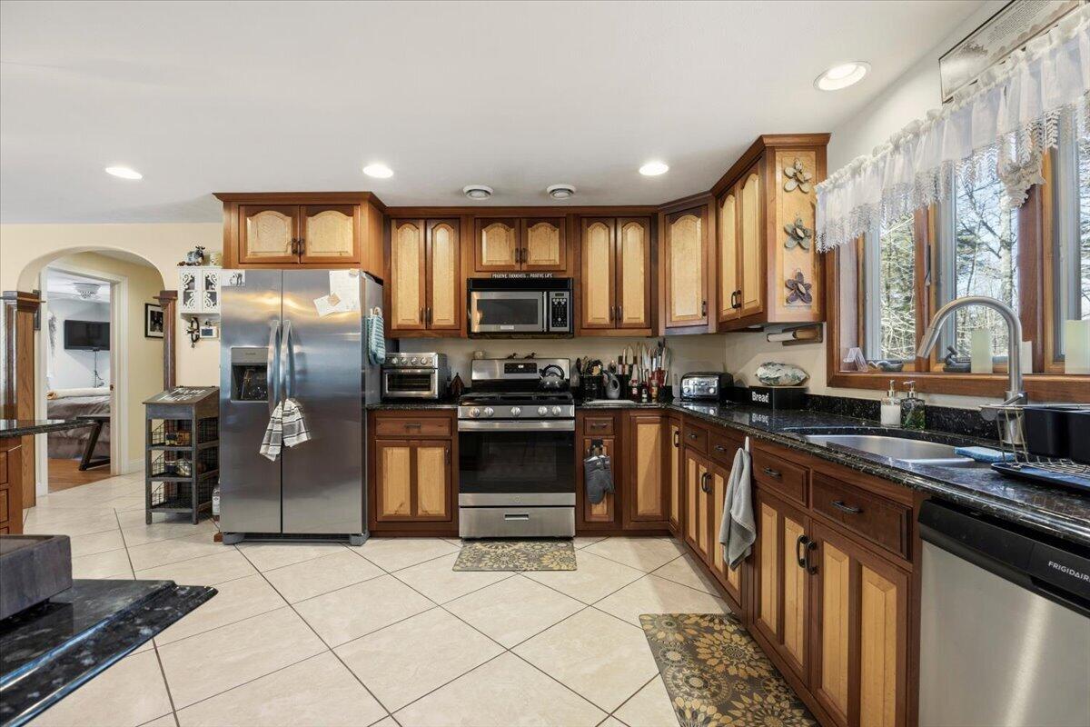 26 Old Country Way Limerick, ME 04048 - Photo 11 of 45 Kitchen