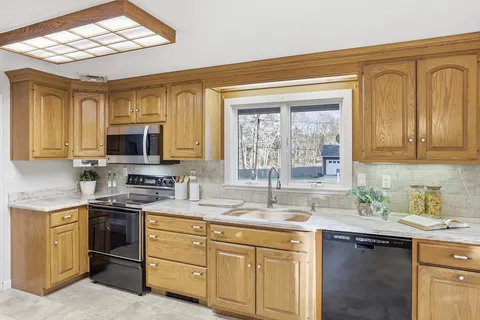$775,000 | 15 Old Marlboro Road, Maynard, MA 01754