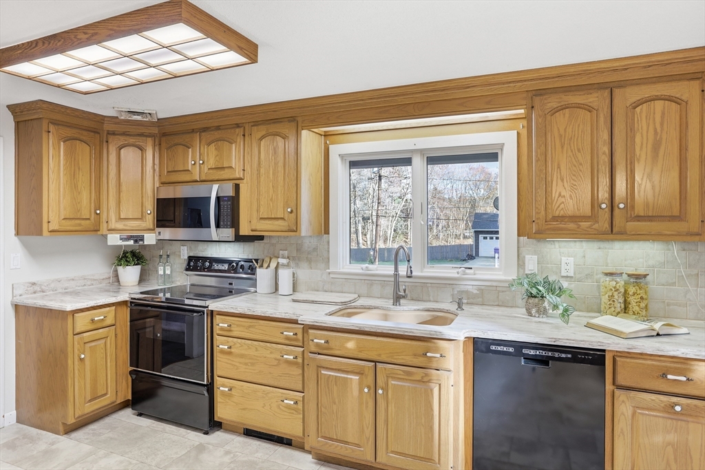 15 Old Marlboro Road Maynard, MA 01754 - Photo 12 of 36