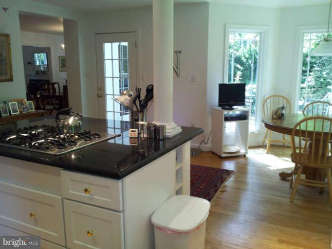 5902 Harwick Road Bethesda, MD 20816 - Photo 8 of 15 Kitchen