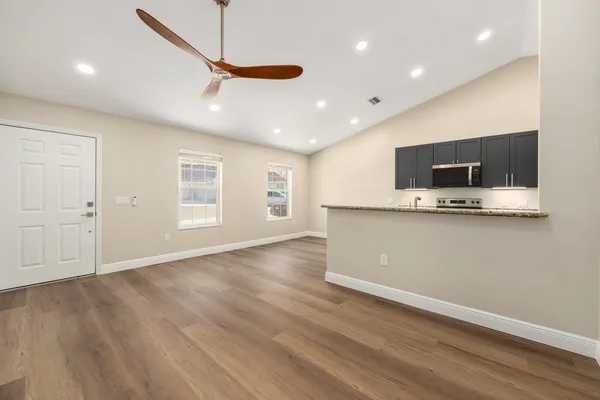 $2,075 | 6523 Northwest 109th Place, Unit A, Alachua, FL 32615