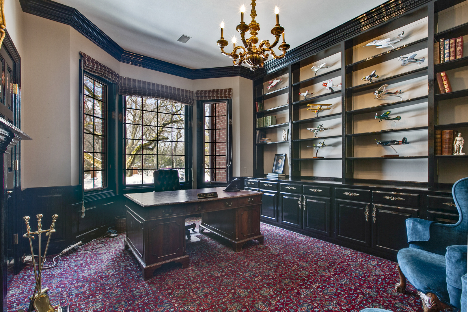 191 North Mayflower Road Lake Forest, IL 60045 - Photo 17 of 36 a view of a workspace with furniture