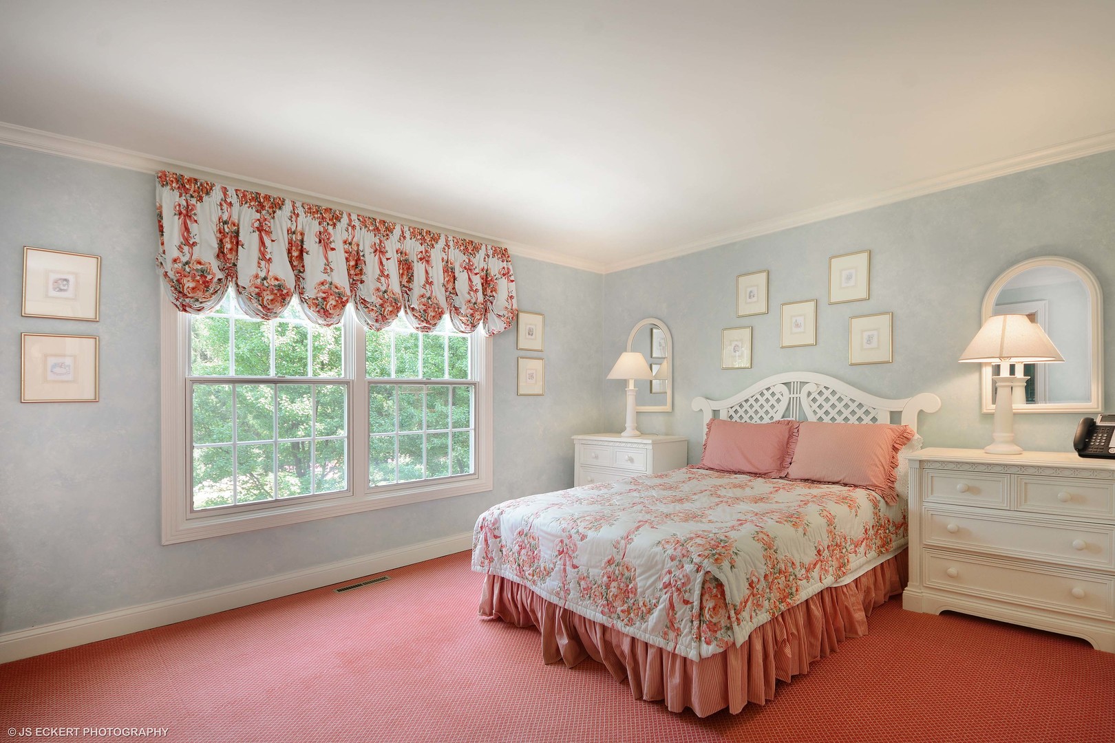 191 North Mayflower Road Lake Forest, IL 60045 - Photo 22 of 36 a bedroom with a bed lamp and window