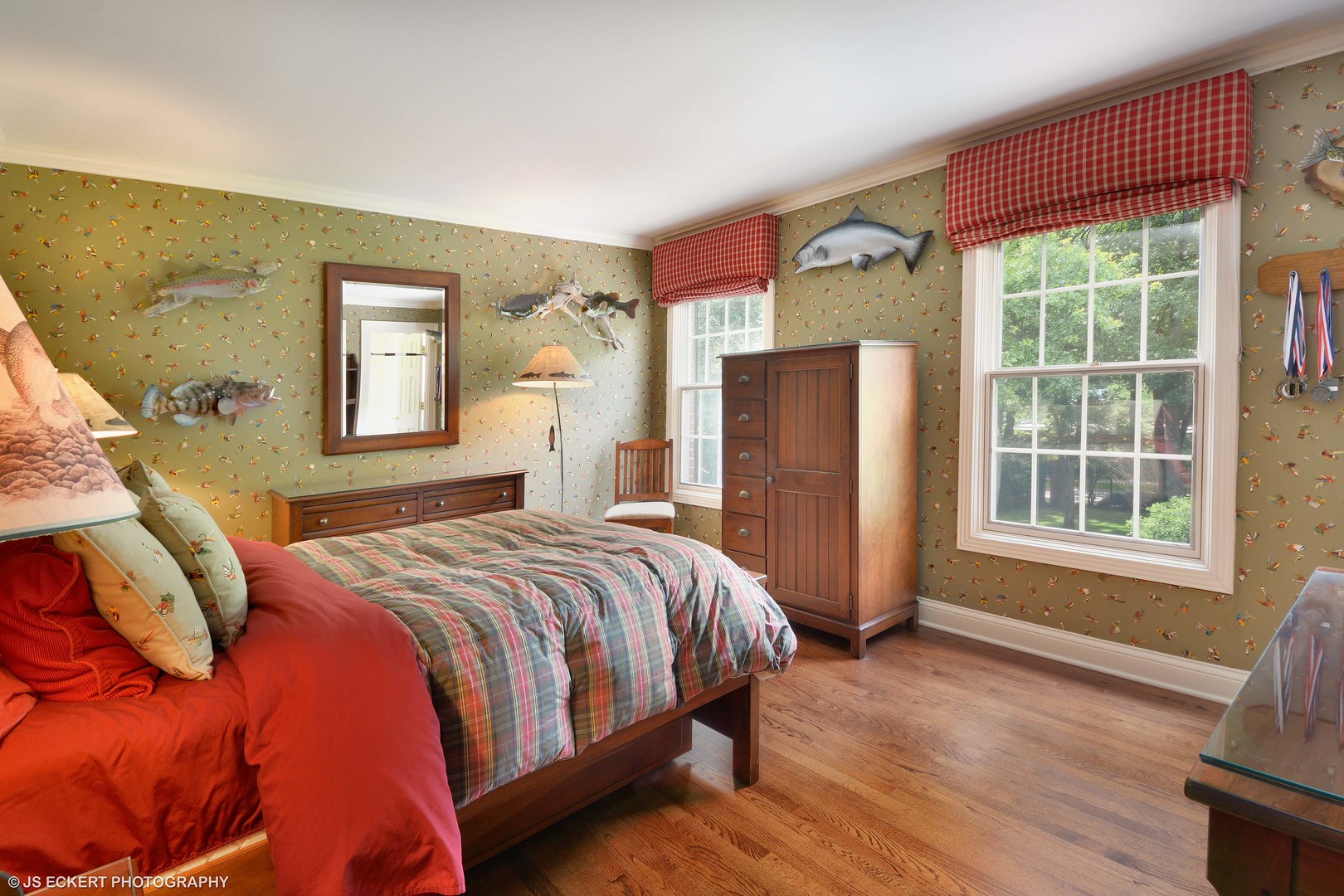191 North Mayflower Road Lake Forest, IL 60045 - Photo 23 of 36 a bedroom with a bed closet and a window