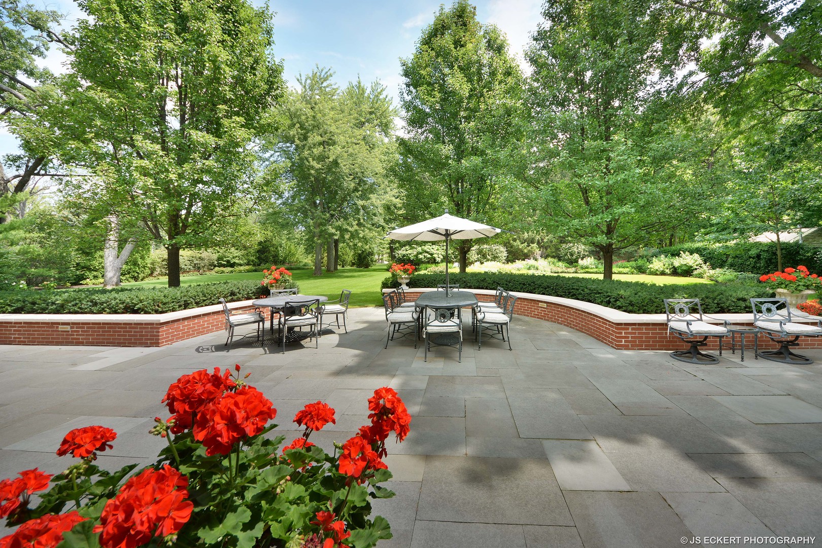 191 North Mayflower Road Lake Forest, IL 60045 - Photo 32 of 36 a view of a patio with table and chairs potted plants and large tree