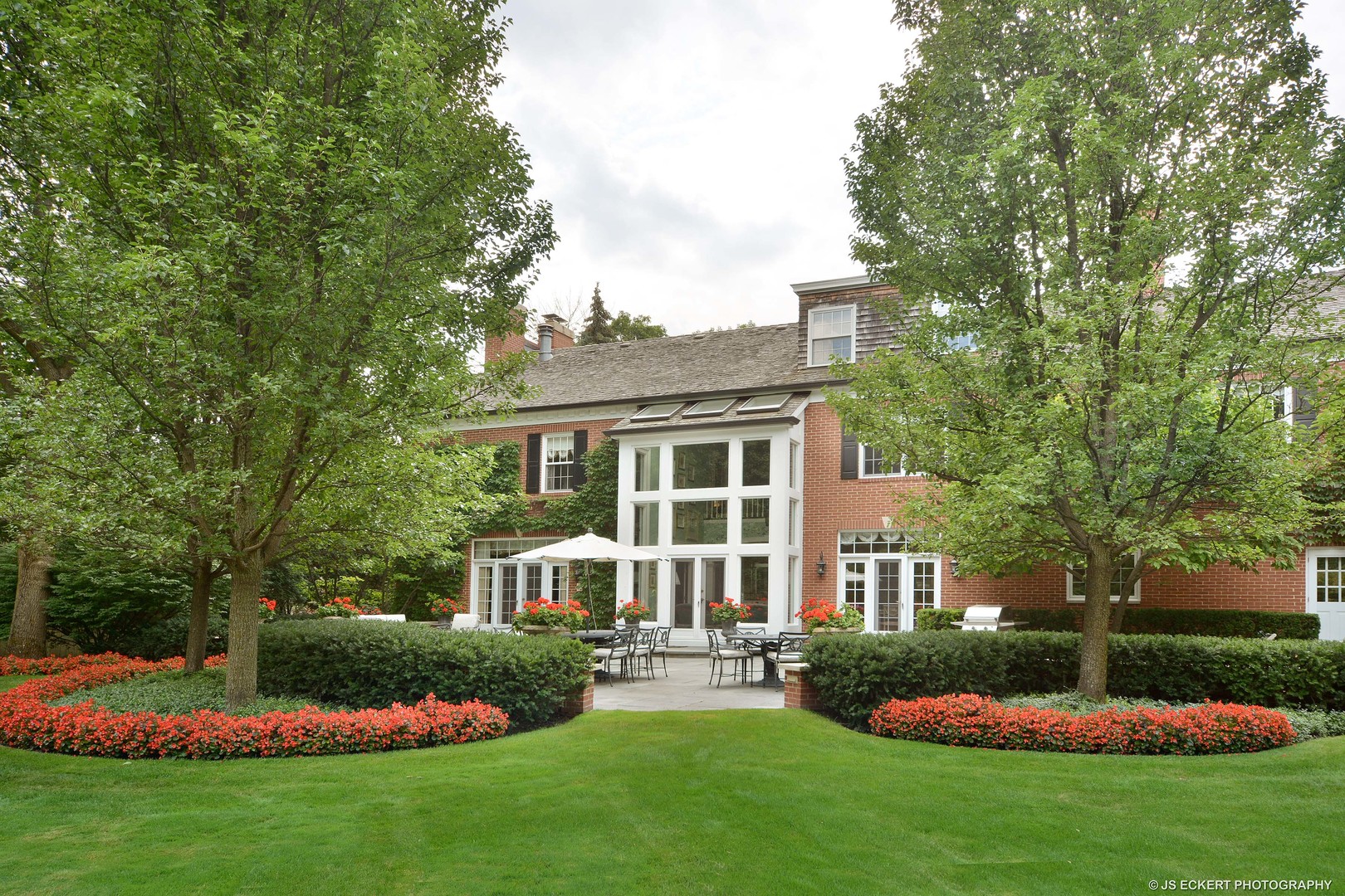 191 North Mayflower Road Lake Forest, IL 60045 - Photo 35 of 36 a front view of a house with a garden and trees