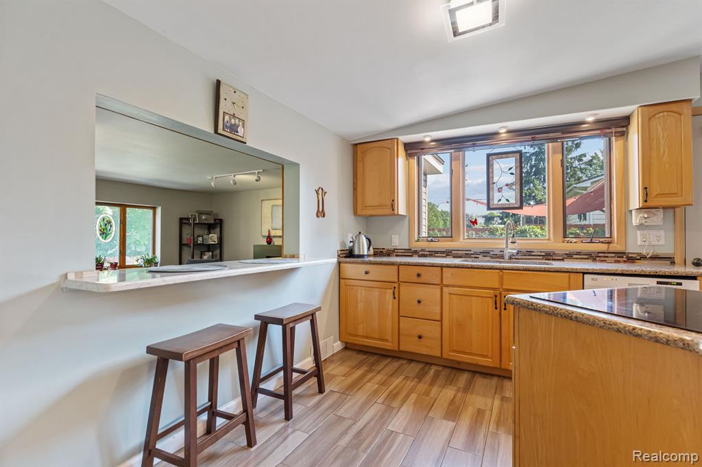 2254 Fairport Road Waterford, MI 48329 - Photo 15 of 48 Gallery Image 15