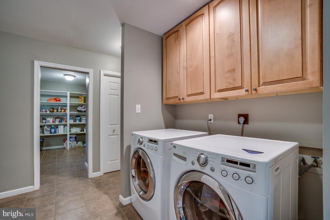 4211 High Ridge Road Haymarket, VA 20169 - Photo 14 of 50 Mub room w/washer and dryer
