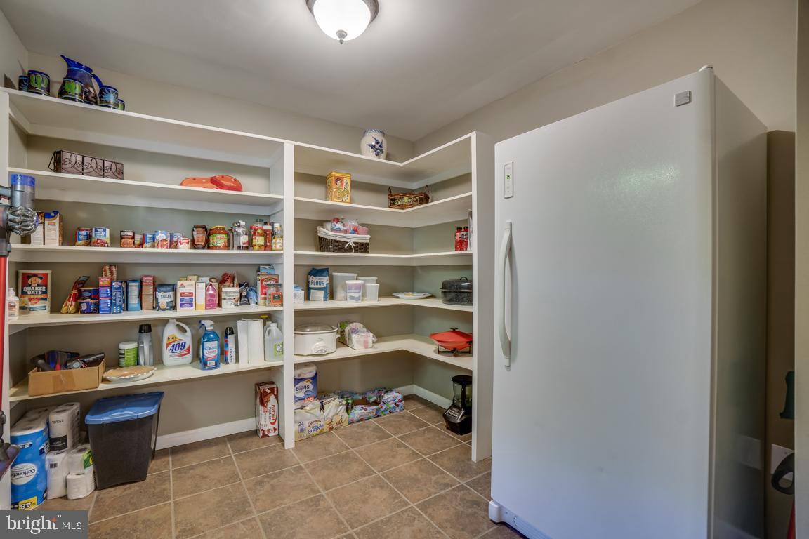 4211 High Ridge Road Haymarket, VA 20169 - Photo 15 of 50 HUGE pantry