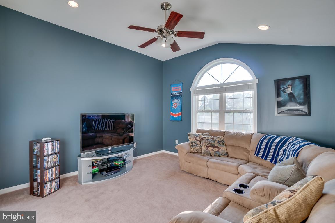 4211 High Ridge Road Haymarket, VA 20169 - Photo 38 of 50 Its own GAME ROOM
