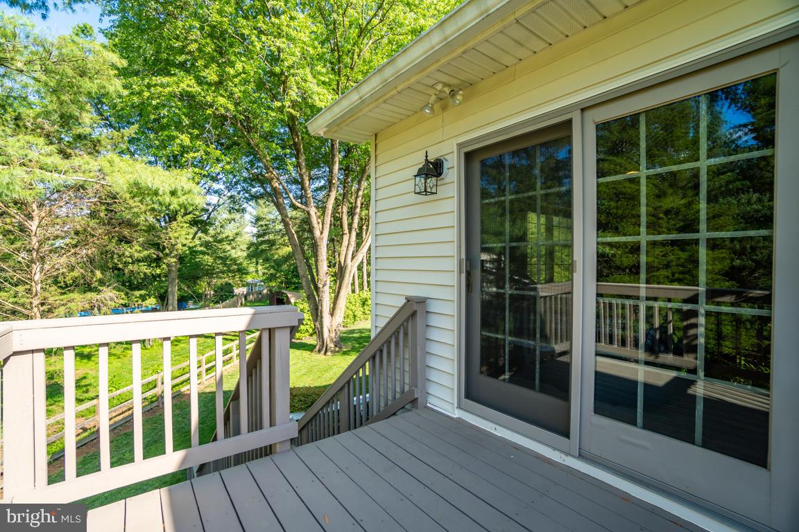 4211 High Ridge Road Haymarket, VA 20169 - Photo 40 of 50 Deck off the in law suite