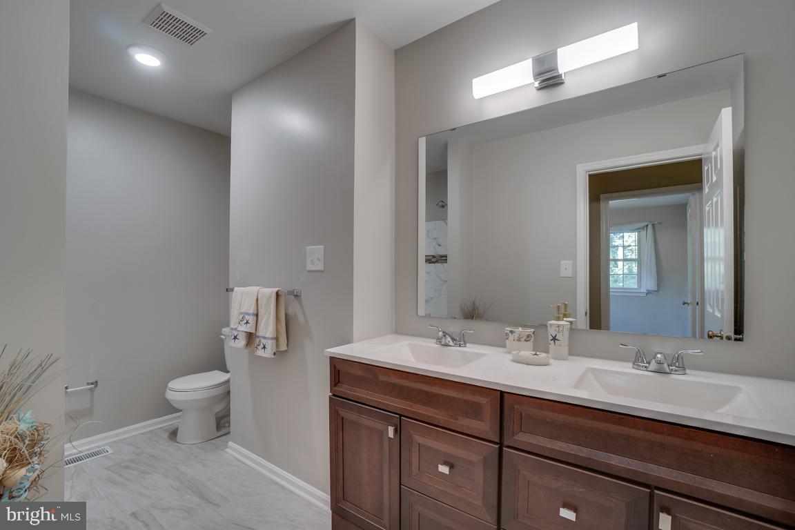 4211 High Ridge Road Haymarket, VA 20169 - Photo 42 of 50 Upstairs renovated full bath