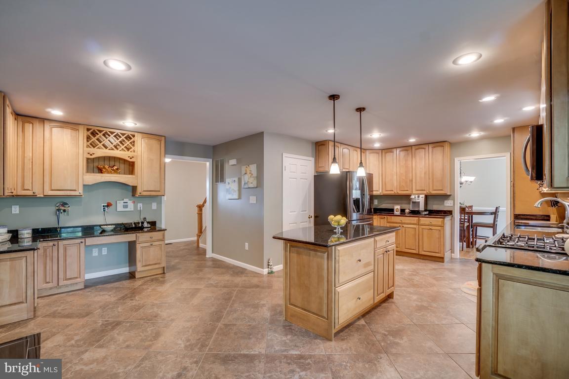 4211 High Ridge Road Haymarket, VA 20169 - Photo 10 of 50 Updated gourmet kitchen, cabinets, granite