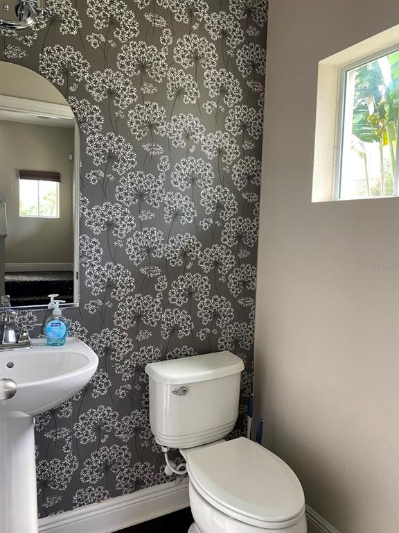 809 North Oregon Avenue Tampa, FL 33606 - Photo 16 of 16 a bathroom with a toilet sink and mirror